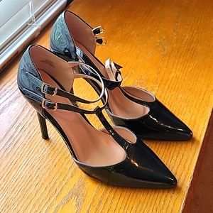 Ladies 3.5/4in heel . Wore once too tight